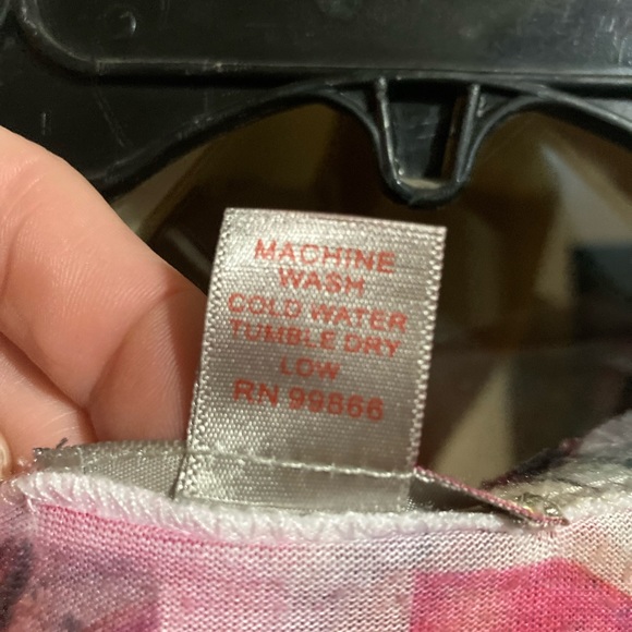 “Las Vegas” soft, lightweight, designed T-shirt women’s size XL 100% polyester - Picture 12 of 14